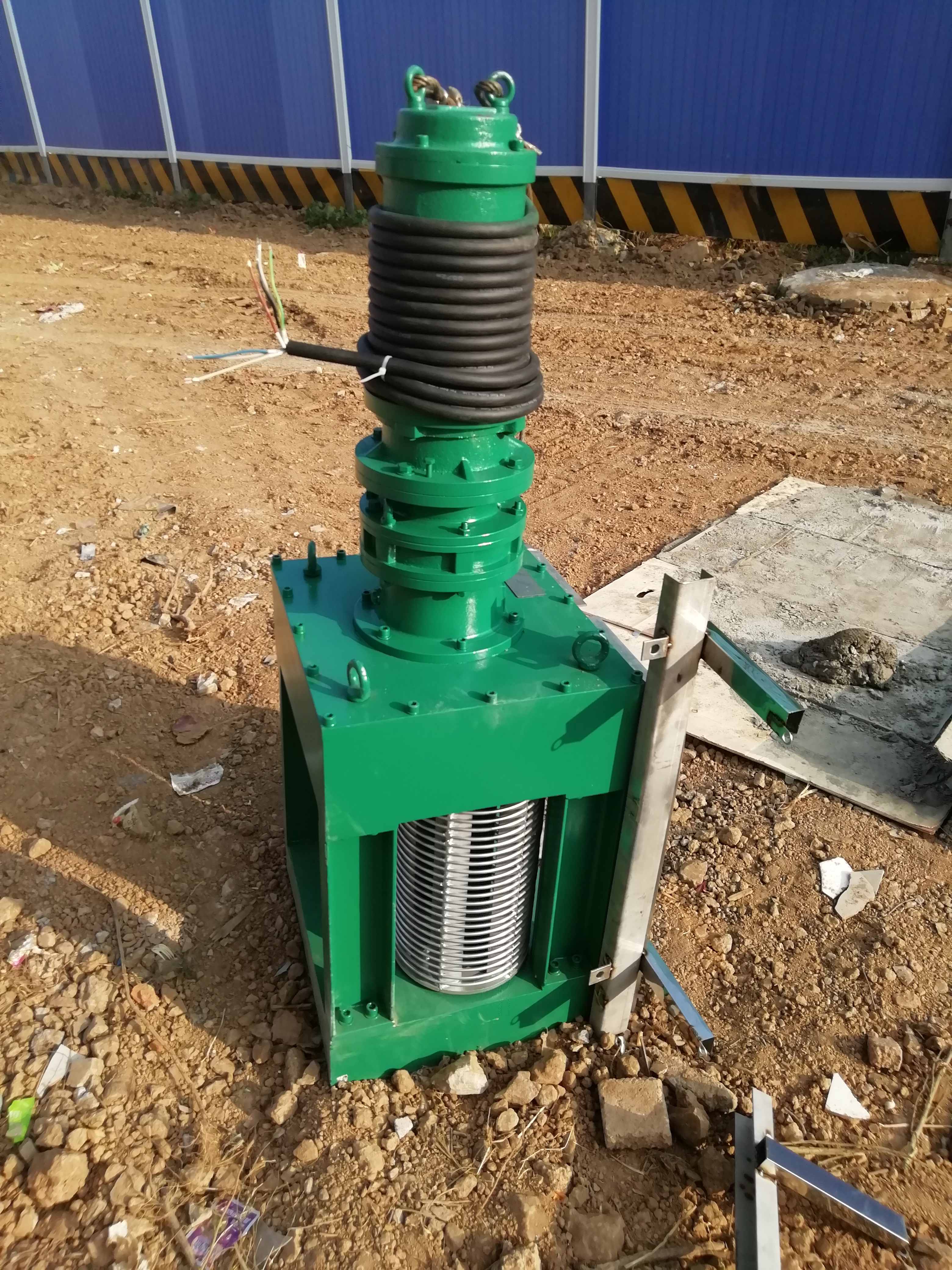 粉碎格栅除污机工作原理